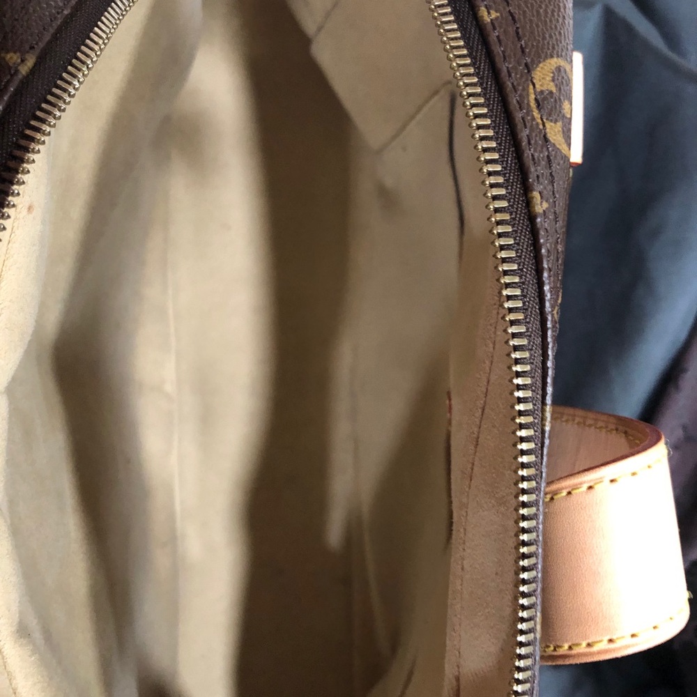 (Authentic) Louis Vuitton Monogram Manhattan - Picture 8 of 13